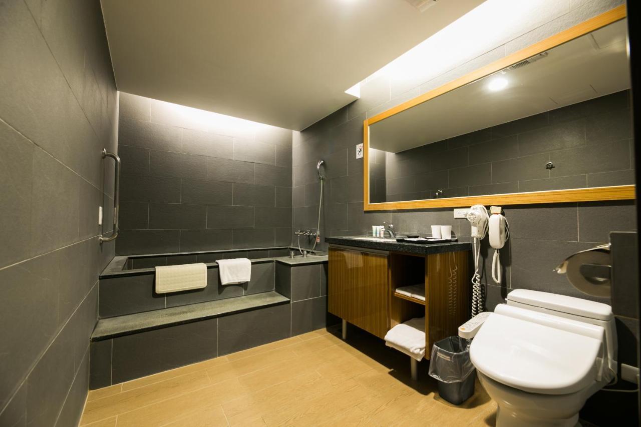 เจียวสี - เดอะ ริเวอร์ไซด์ Hotel เจียวซี ภายนอก รูปภาพ