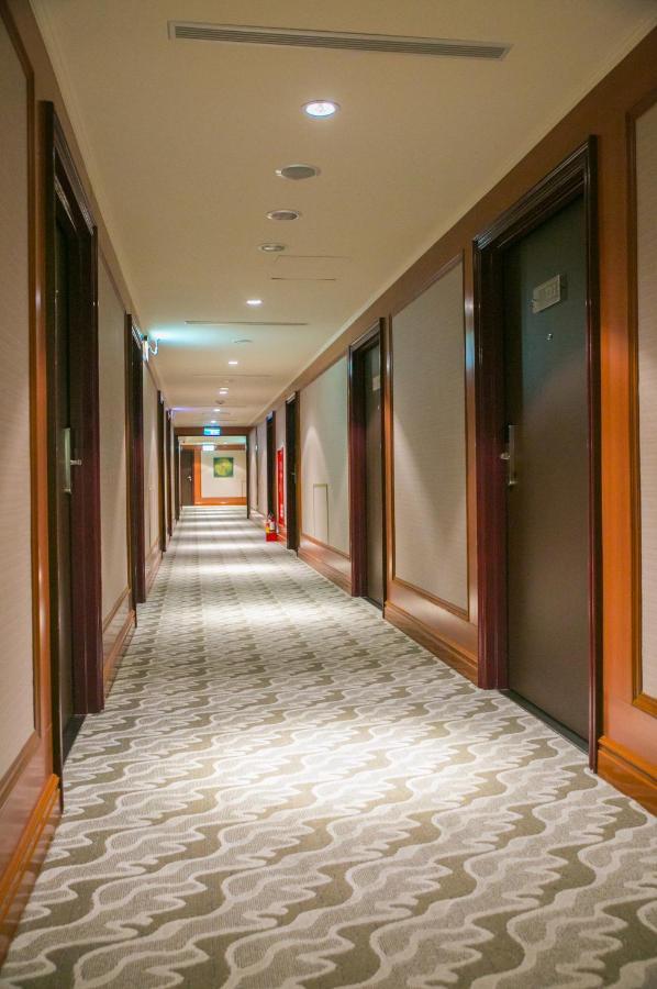 เจียวสี - เดอะ ริเวอร์ไซด์ Hotel เจียวซี ภายนอก รูปภาพ